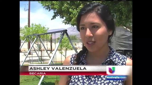 Se otorgan becas a estudiantes