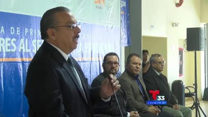 Entregan prima de antigüedad a maestros jubilados en BC