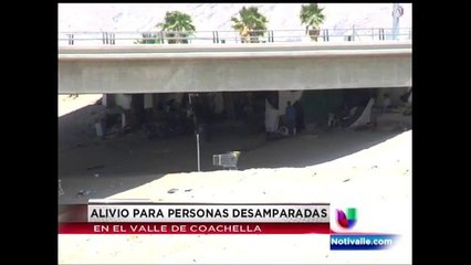 Voluntarios brindan ayuda a indigentes