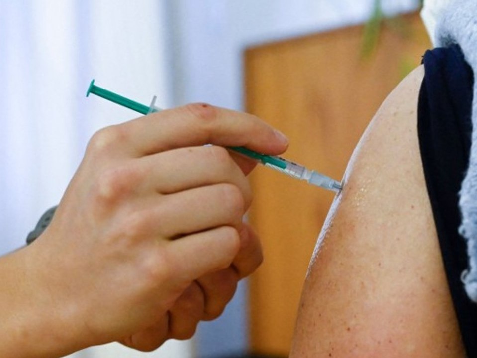 Linken-Politiker fordert 500 Euro Impfprämie - Mittel seien vorhanden