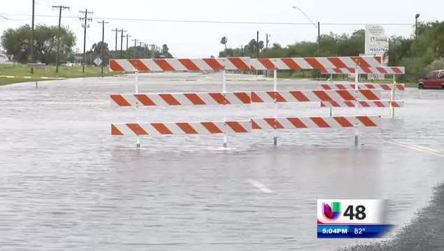 Carreteras Continúan Cerradas por Inundaciones