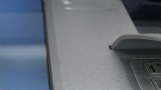 Distributeurs de billets dans les villages : le sénat veut freiner l'hémorragie