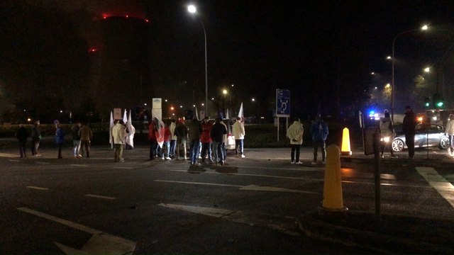 Action des syndicats policiers devant la centrale nucléaire de Tihange