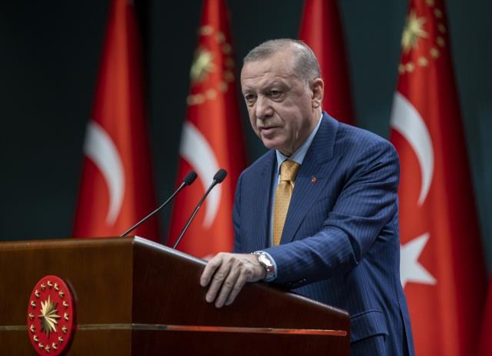 Son Dakika! Cumhurbaşkanı Erdoğan'dan asgari ücret mesajı: Dar gelirlilerin üzerindeki yükü hafifleteceğiz