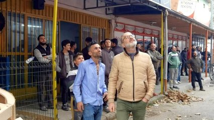 Alev alev yanan işyerini gözyaşları içinde çaresizce izledi