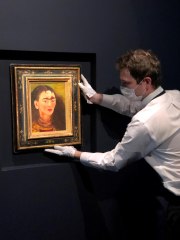 Un autorretrato de Frida Kahlo se vende por 35 millones y desbanca a Diego Rivera como el artista latinoamericano más cotizado