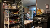 Grenzdorf Bohoniki kocht warme Mahlzeiten für Migranten und Soldaten