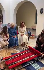 Rania de Jordania y Camilla de Cornualles, las mejores amigas de visita en un centro social