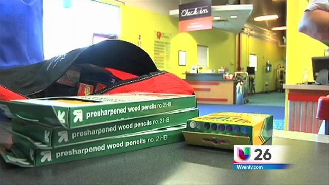 Organización Ayuda a Niños Con Materiales Escolares