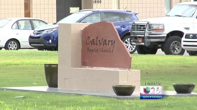 Gobernadora de NM visita Las Cruces después de ataques en 2 iglesias.