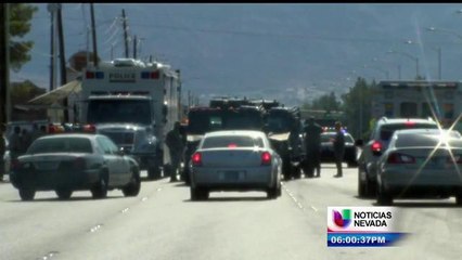 Hombre Atrincherado en Complejo de Apartamento