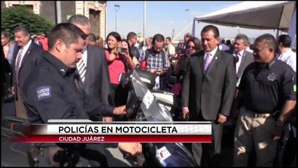 Policías en motocicletas recorren centro de Juárez.