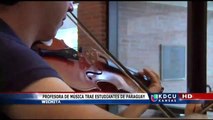 Profesora de WSU atrae estudiantes Paraguayos por medio de la música