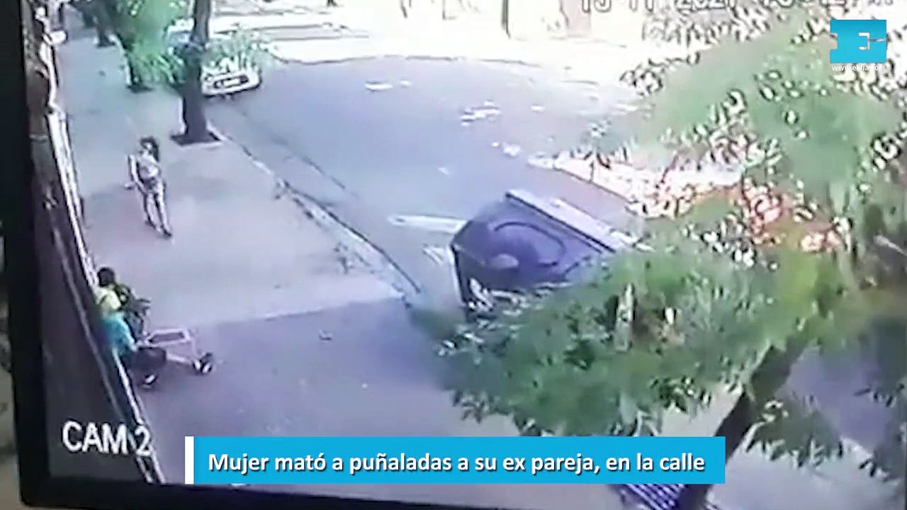 Mujer mató a puñaladas a su ex pareja, en la calle