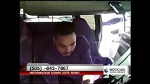Camera captura a sospechoso robando de un vehículo