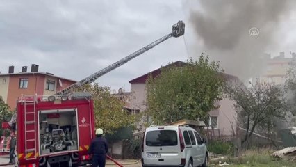 Üsküdar'daki çatı yangını söndürüldü