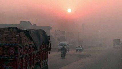 ضباب دخاني خطير يلف لاهور