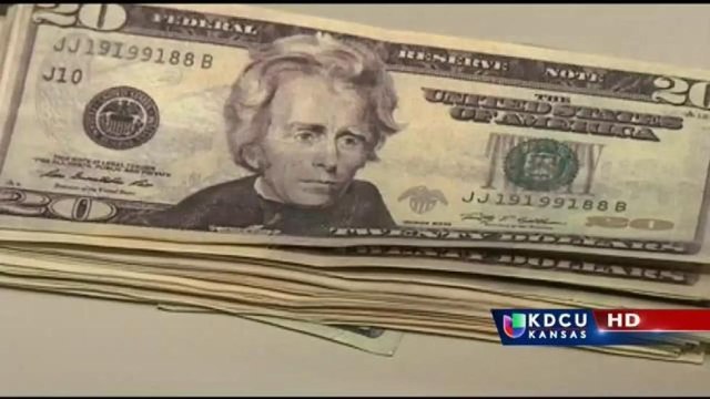 Circulan billetes falsos en Wichita