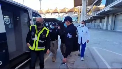 Download Video: Carlos Mattos fue entregado a la justicia colombiana en el aeropuerto de Madrid Barajas