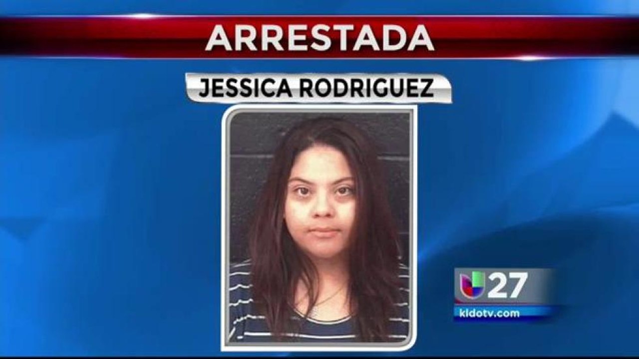 Arrestada por dejar a sus hijos solos