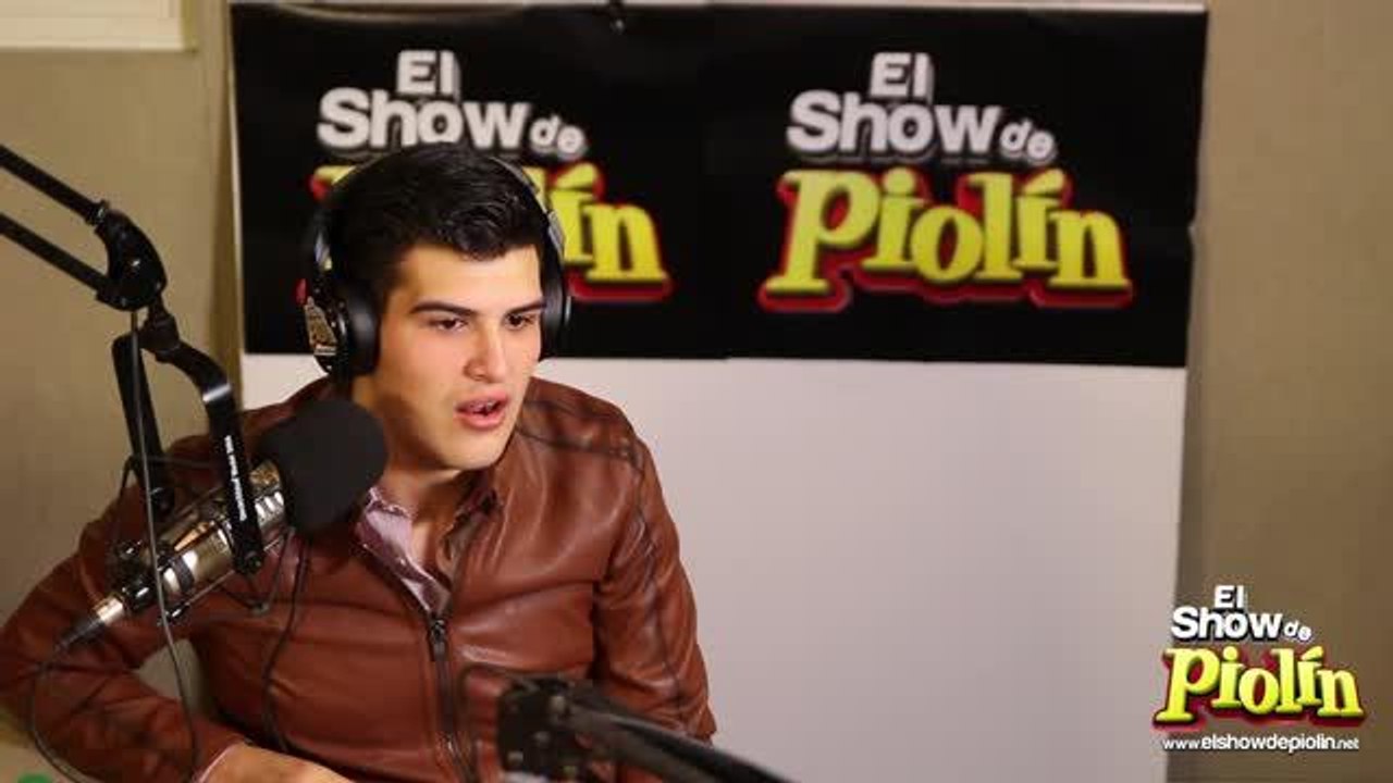 Adriel Favela con La Chupitos