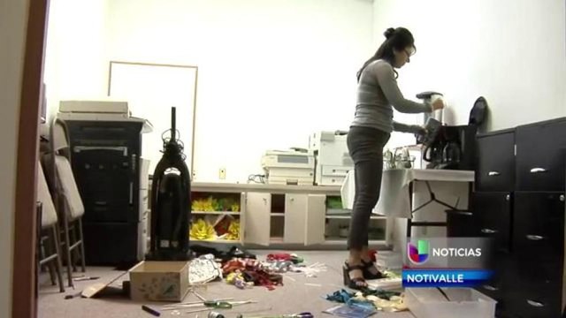 Vandalos destruyen y roban oficina de apoyo mental.