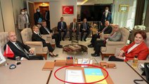 Kılıçdaroğlu ziyaretinde gözlerden kaçmayan detay! Akşener'in masasındaki anket dikkat çekti