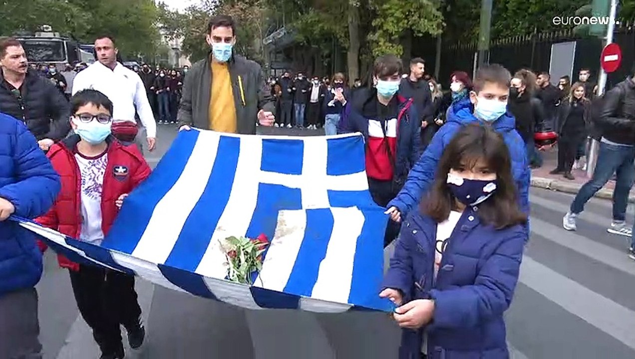 Μαζική και ετερόκλητη η φετινή πορεία για την ε...