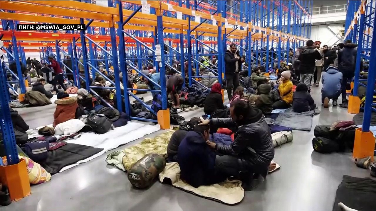 Ξεκίνησε η μεταφορά μεταναστών από τα σύνορα Πολωνίας - Λευκορωσίας