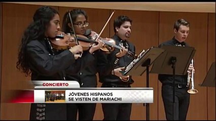 Jóvenes universitarios se visten de mariachi