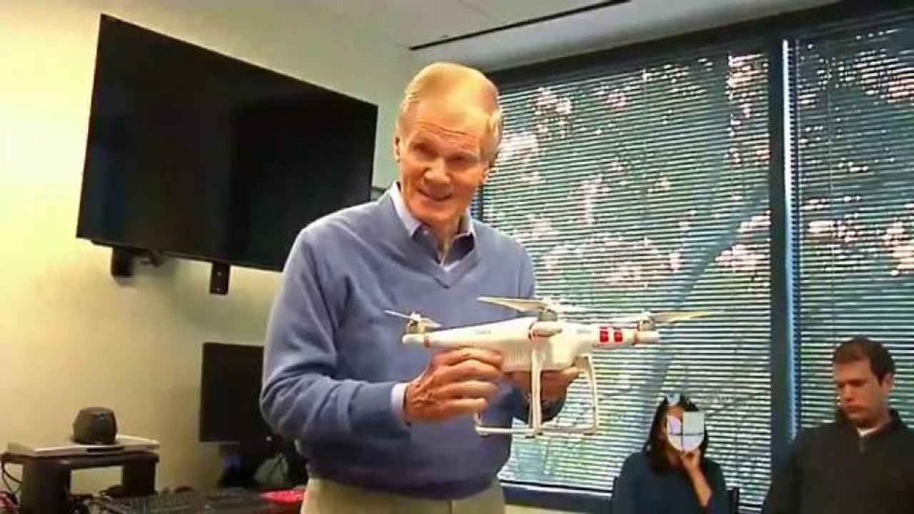 Bill Nelson quiere regular el uso de drones