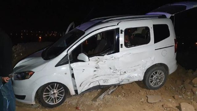 Son dakika! Sivil polis aracı ile sürücüsü alkollü otomobil çarpıştı: 3 yaralı