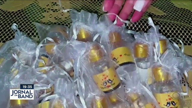 Casas de festas e buffets estão com fila para festas de casamento afinal, foram quase dois anos de adiamentos.