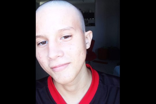Em João Pessoa, jovem luta contra um câncer e mãe faz campanha para ajuda no tratamento