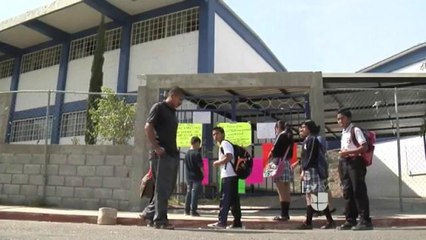 Advertencia a escuelas que siguen en paro.