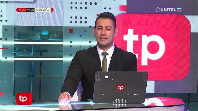 Policías tratan de impedir protesta de hija de Jeanine Añez, pidiendo su liberación