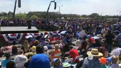 Bernie Sanders hace campaña varias comunidades de Florida