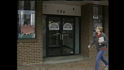 Evacuan negocios por paquete sospechoso