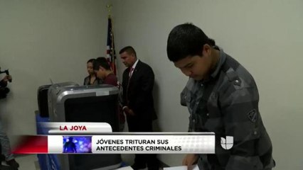 Download Video: Jóvenes trituran sus antecedentes criminales