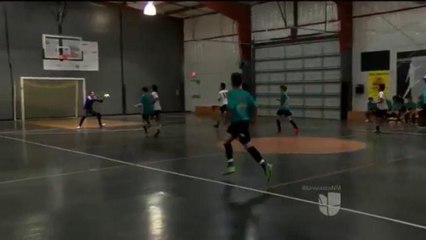 Maestro disciplina a sus alumnos a través del deporte