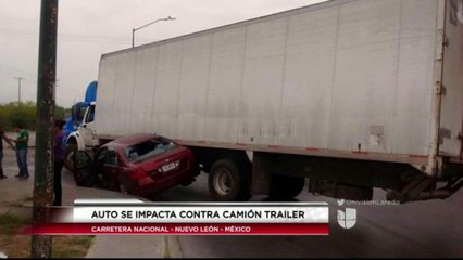 Auto se Impacta contra un Camión Trailer
