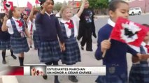 Estudiantes marchan en honor a César Chávez