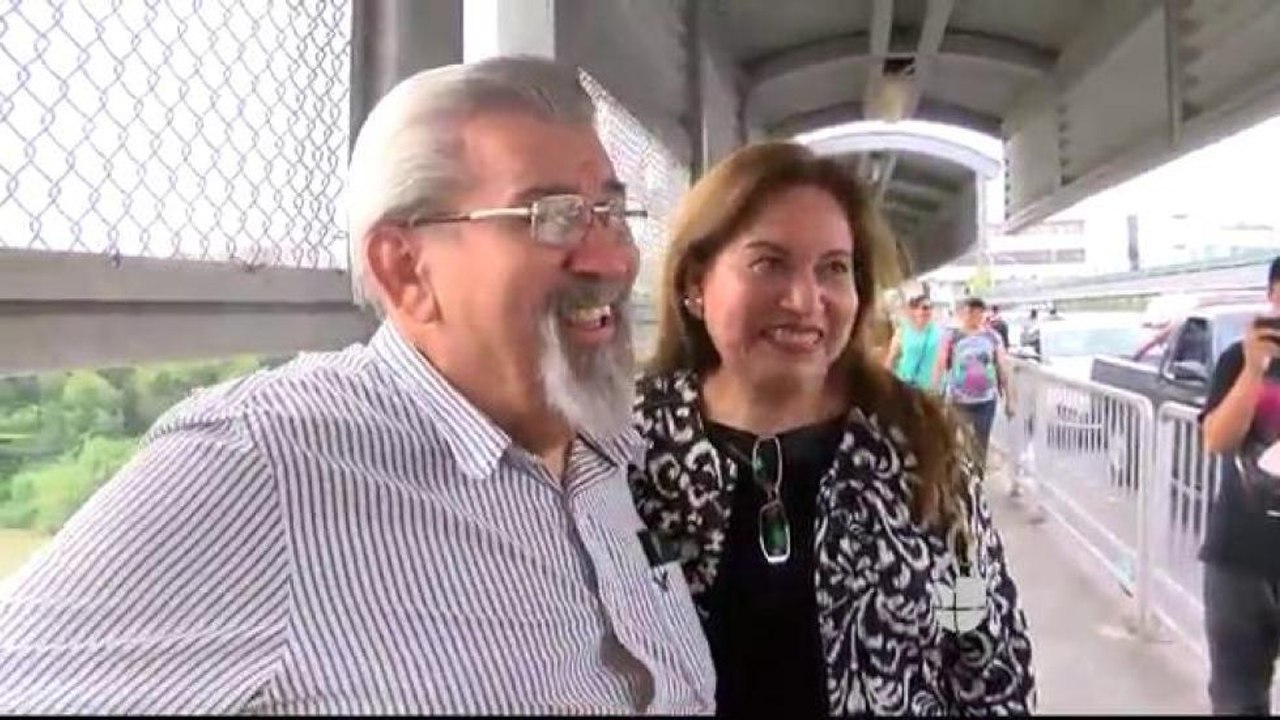 Pareje se Jura Amor Eterno en medio del Puente Internacional