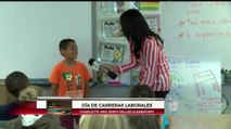 Periodistas de Univision conversando con estudiantes