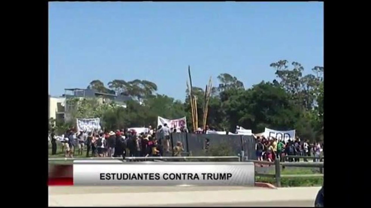 Estudiantes protestan contra Trump
