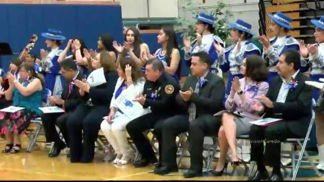 Distrito Escolar de Laredo Otorga Reconocimiento a Alumnos