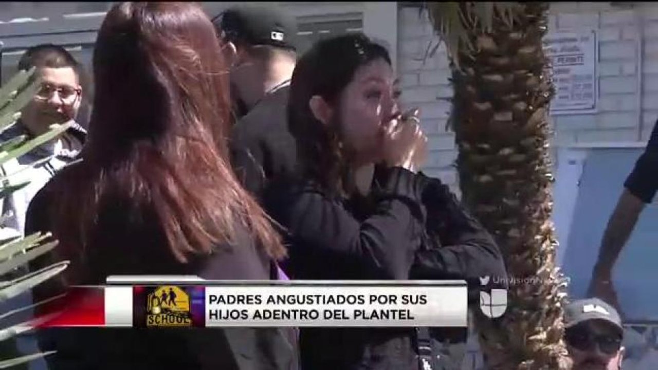Cierran escuela de emergencia por presunta arma en el plantel