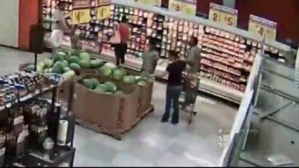 Buscan a Pareja Sospechosa de Llevarse Bolsa de otra Persona