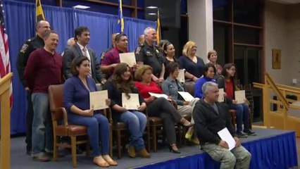 Hispanos en Maryland se graduaron de curso policial