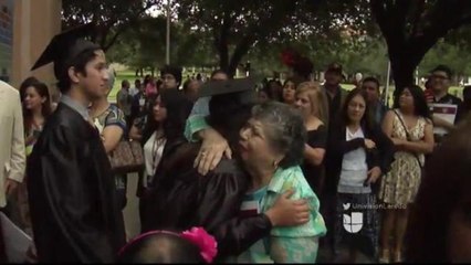Padres de Familia se Quejan por no Poder Entrar a Ceremonia de Graduación